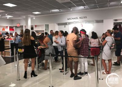 La cola en el negocio de carteras y accesorios Michael Kors