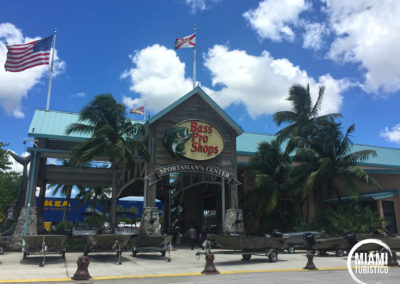 BassPro Shop en una de las entradas del Dolphin Mall