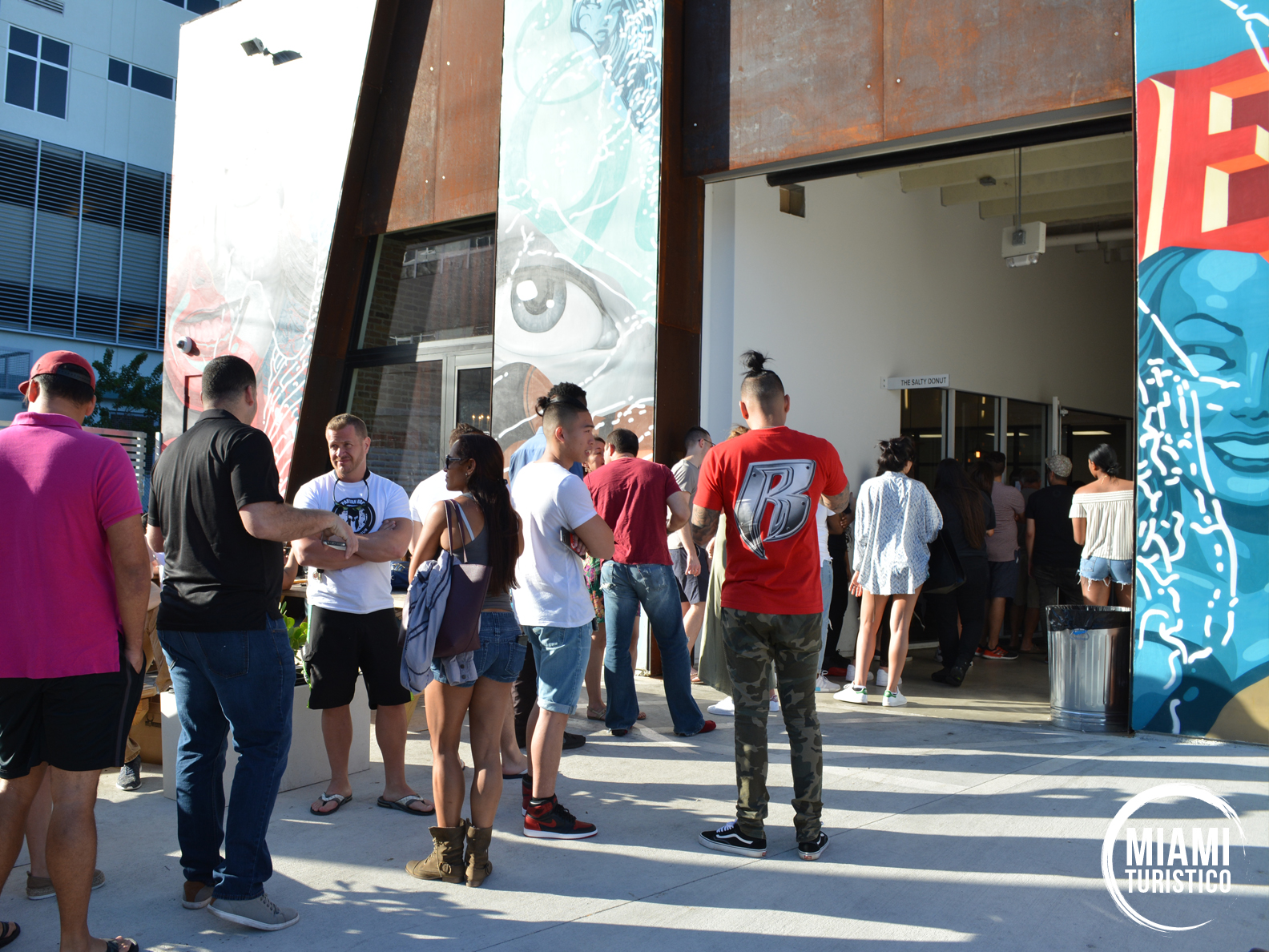 La lInea para comprar en The Salty Donut