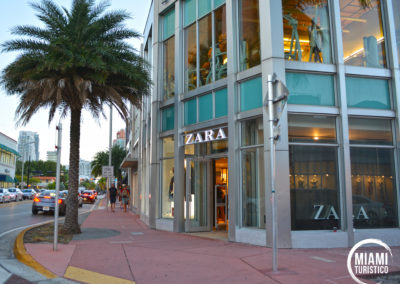 Zara en Collins a una cuadra de Ocean Drive